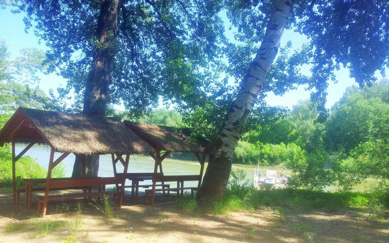 Elo Tisza Vendeghaz Hotell Nagykoru Exteriör bild